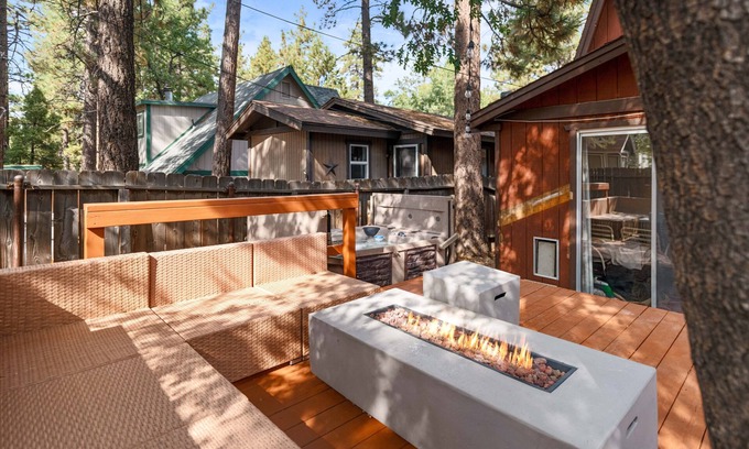 Sugarloaf Cabin | Green Leaf Lodge - Hot Tub, Fireplace, Pet Friendly, Fenced Yard