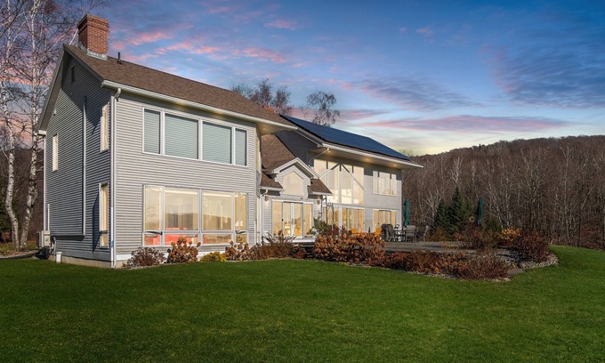 Pittsford House | Green Mountains Retreat | Luminous Rooms + Wet Bar