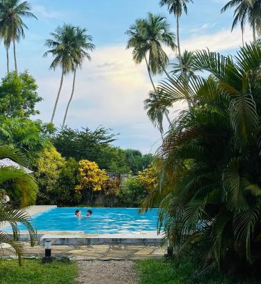 Ranna Hotel | Green Parrot Beach Resort
