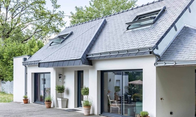 Treillieres House | Green property for business and family