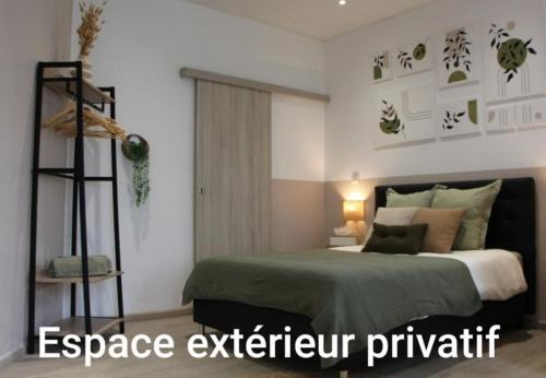 Valentigney Apartment | Green room