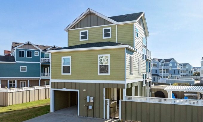 Whalehead Beach House | Green Sea Turtle: Hot Tub | Tiki Bar | Pool Access