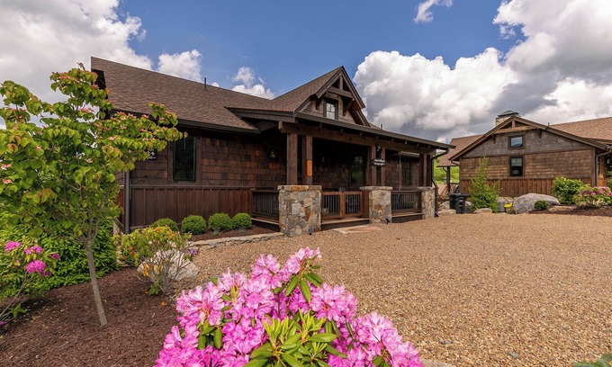 Elk Park House | Green Valley III at Eagles Nest, amazing views!