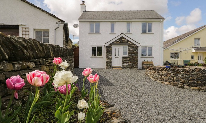 Lowick Cottage | GREEN VIEW, pet friendly, with open fire in Lowick Green