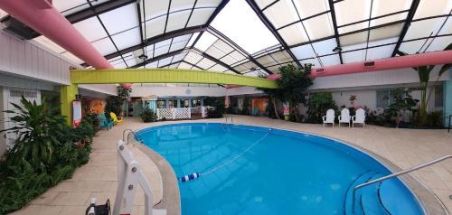 Elizabethtown Hotel | Greenfield Inn & Suites Elizabethtown, KY I65 Exit 94