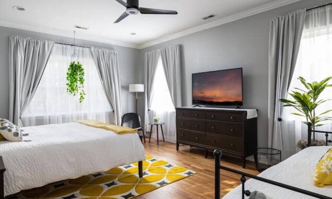 Greensboro House | Greensboro's Gem! Group Friendly + Central Location