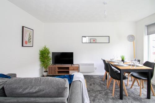 Motherwell House | Greenside Getaway