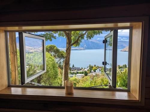 Fernhill House | Greenstone Panorama - Family Bach - Stunning Views