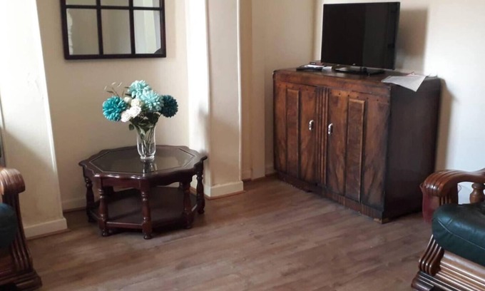 Old Trafford House | GreenView House The 4-Bed Gem of Manchester