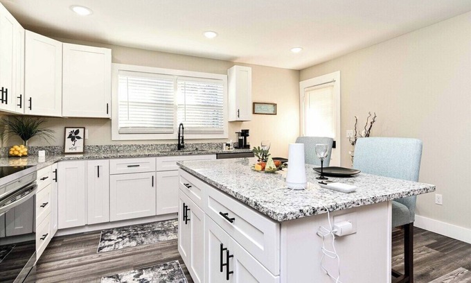 Greenville House | Greenville Gateway: Urban Retreat for All