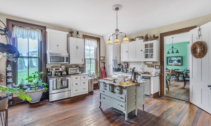 Glasgow Apartment | Greer Room 1 Bedroom by Main Street Bed & Breakfast