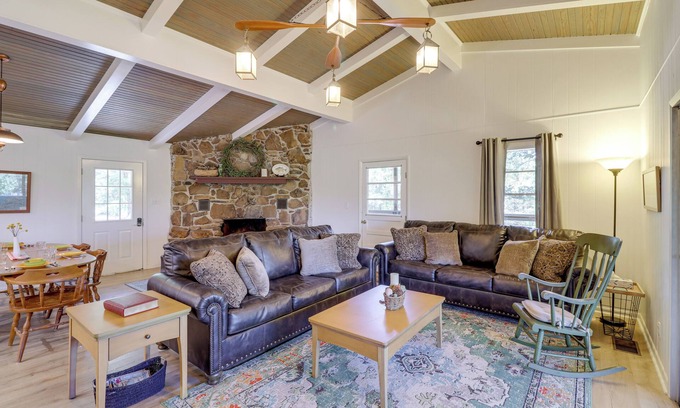 Greers Ferry Cabin | Greers Ferry Hideaway: Lake View, Boat Ramp Access