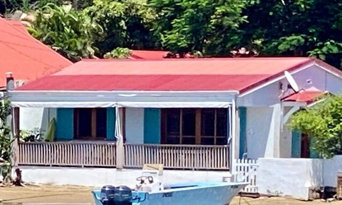 Terre-de-Haut Villa | GRENADINE A waterfront haven of peace!