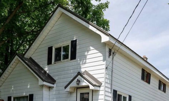 Chatsworth Other | Grey County Farmhouse Short-term Room Stay