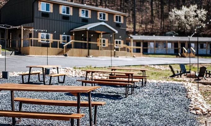 Waynesboro Apartment | Grey Pine Lodge | Queen Comfort | BEST Location & Amenities!