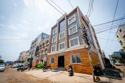 Puri Hotel | GRG Hotel Deep Ganga Inn Puri होटल दीप गंगा इन হোটেল ডিপ গঙ্গা ইন-sea view-rooms-fully-air-conditioned-hotel with-lift-wifi-and-parking-facility- Best Hotel in Puri