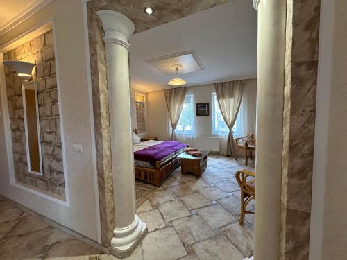 Rabenau Apartment | Griechischer Palast