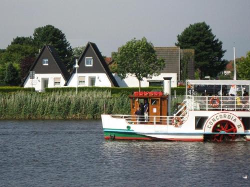 Harlesiel House | Grietje I rotes Haus links
