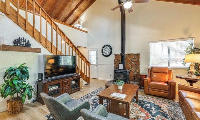 Kachina Village House | Grill & Games: Family-Friendly Flagstaff Getaway!