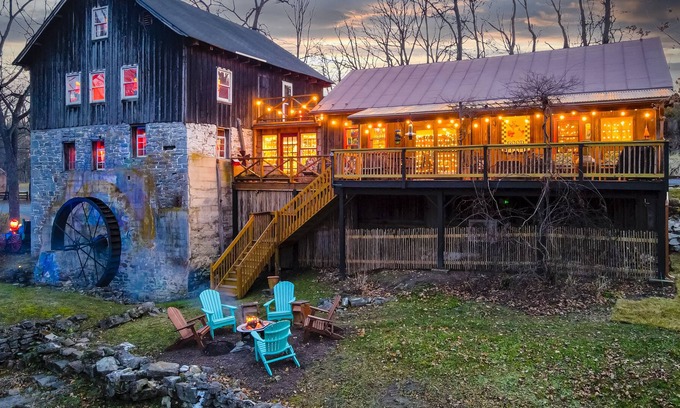 Quicksburg House | Grist Mill Cabin Creek Waterwheel Hot Tub