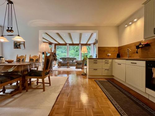 Berge Apartment | Große Ferienwohnung "Idyll" mit Sauna in Alleinlage
