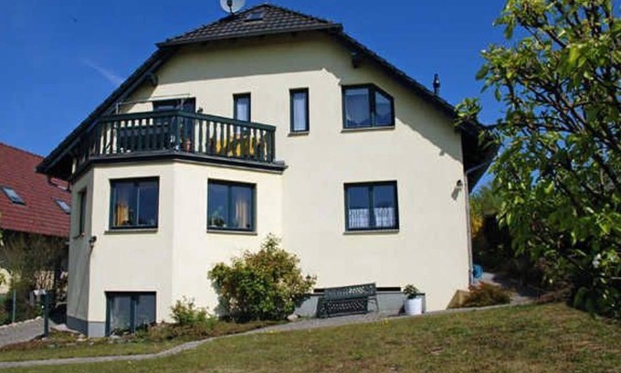 Lancken-Granitz Apartment | Großes Ferienhaus mit Terrasse am Granitzwald - Ferienhaus Familie Hartwig