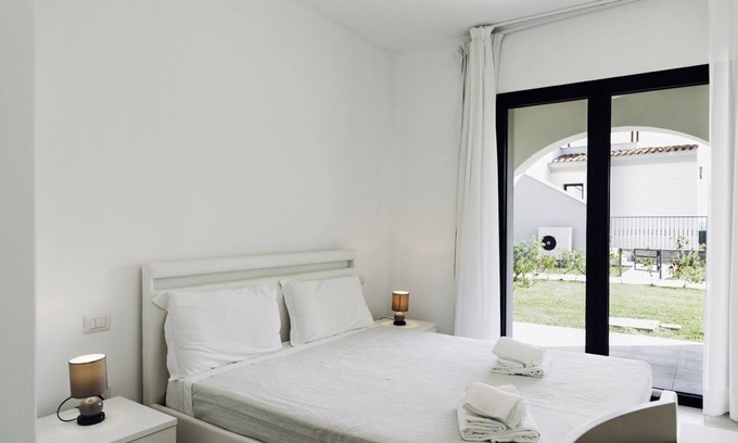 Olbia Apartment | Groen House 6.1: Elegant Three-Bedroom Apartment with Spacious Veranda
