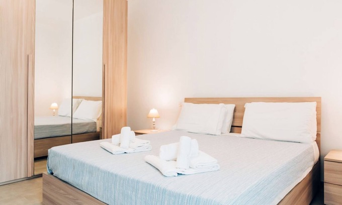 Olbia Apartment | Groen House: Two-Bedroom Apartment with Balcony and Garden View
