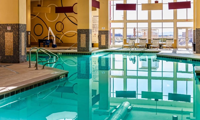 Las Vegas Condo | Groovy Club 36, 1 Bedroom Standard, Just a Mile To Your Favorite Attractions