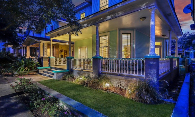 Dixon Park House | Groovy, Historic, Artist's Downtown Victorian Bungalow Near Forsyth Park, ❤️ DOGS