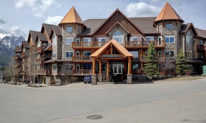 Canmore Condo | Grotto Mountain Guesthouse