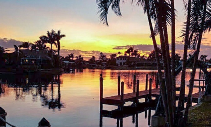 Caloosahatchee Condo | Ground Floor Condo on Beach Parkway-Sailboat Access w/Private Dock and Lift