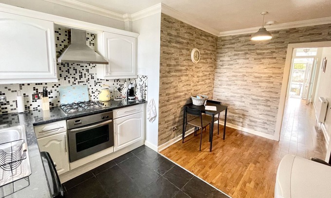 Coatbridge Apartment | Ground floor Victorian Apartment