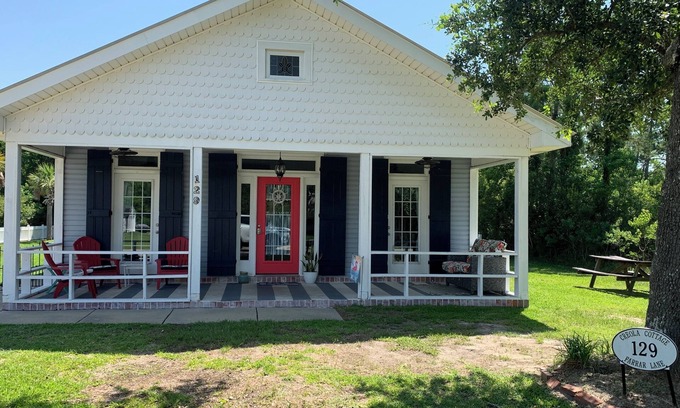 Waveland Cottage | Ground level home steps from the beach in Waveland