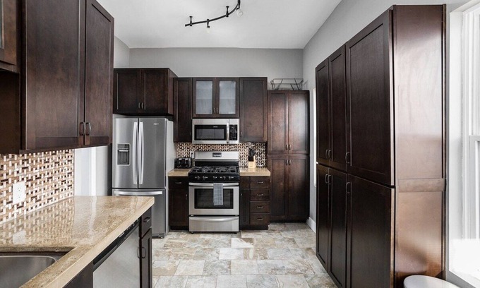 Fountain Square House | Group Retreat: Just Ten Min to Downtown