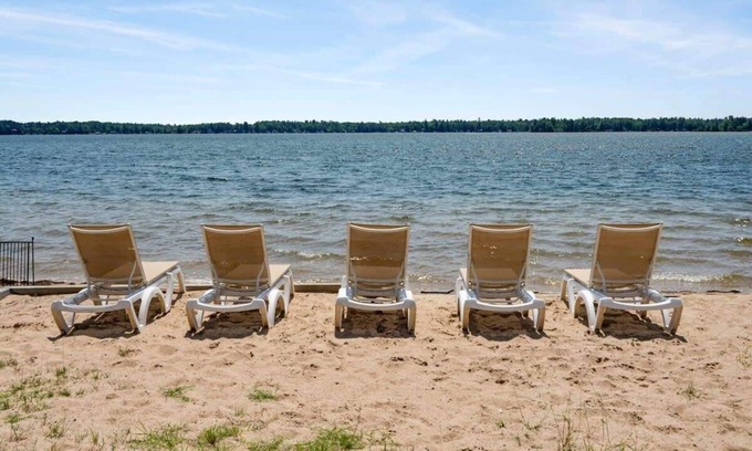 Mayfield Apartment | Group Stay - 3 Lodges Together by Fife Lake