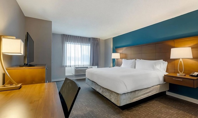 Kissimmee Hotel | Group Vacation! Near Disney's Winter Summerland Miniature Golf Course, Free Breakfast