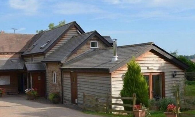 Leominster Bed & Breakfast | Grove Farm Direct