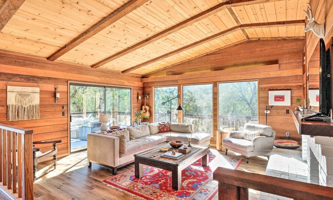 Groveland Cabin | Groveland Cabin w/Outdoor Perks & Game Room