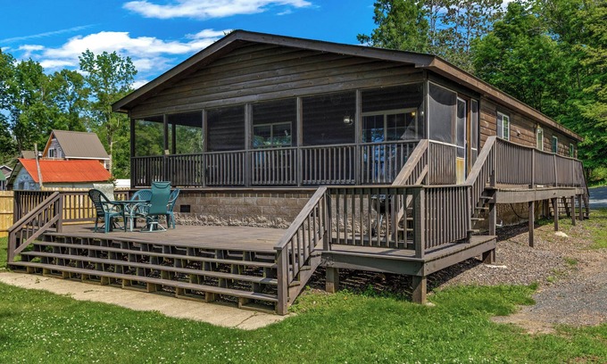 Brill Cabin | Gruenhagen Bay Lodge