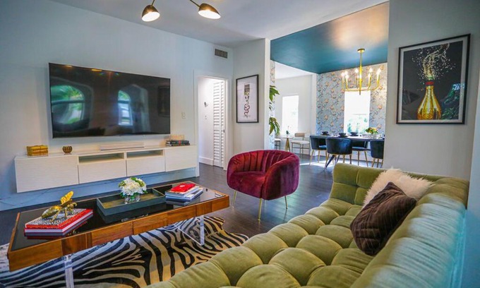 Bayside Historic District House | GUCCI MANOR 8 Bedrooms & Hot Tub