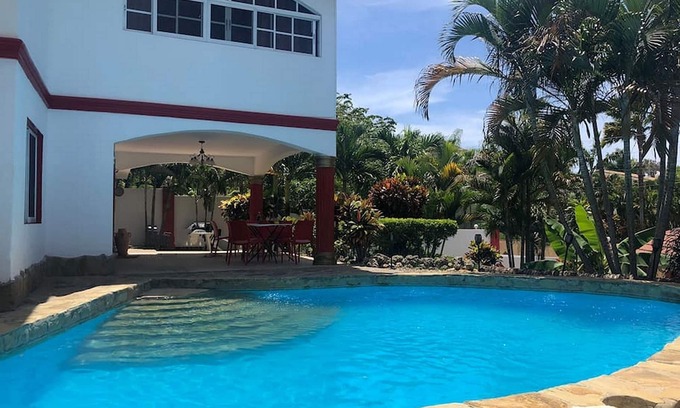 La Mulata I Villa | Guest-friendly 7BD villa, pool/billiard table/games, Wi-Fi/cable TV/AC/BBQ