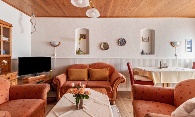 Bredstedt House | Guest House 'Ferienwohnung 3 Erdgeschoß' with Private Garden and Wi-Fi