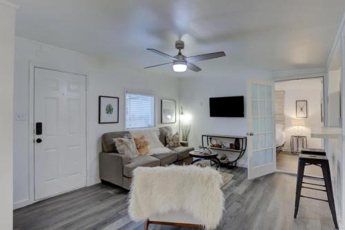 Midtown House | Guest House Get Away! Ideal location Essentials