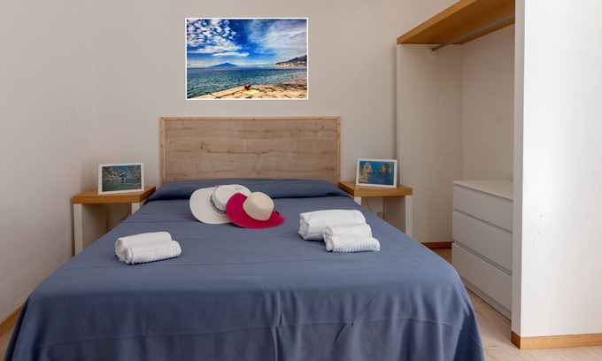 Schiazzano Bed & Breakfast | Guest House overlooking Capri Island