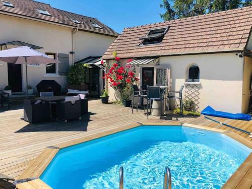 Dampmart House | Guest House proche Disneyland Paris Réouverture Piscine fin avril