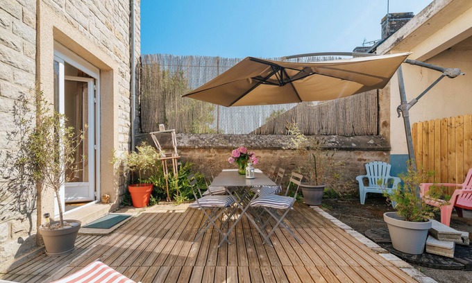 Saint-Broladre House | Guest House 'Retour Aux Sources' with Private Terrace and Wi-Fi