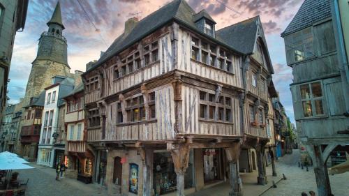Dinan House | Guest House Saint Yves