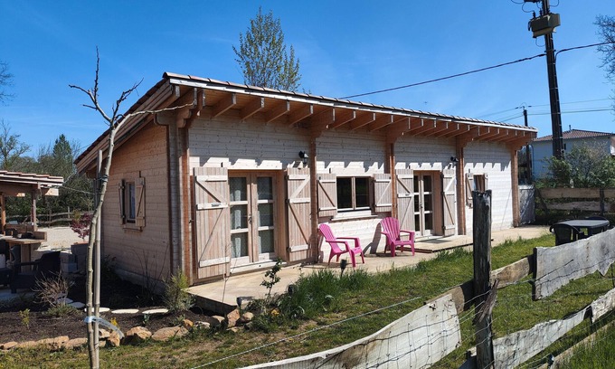 Varen Ski Chalet | Guest Room 'Au Chant Des Oiseaux - Mésanges -' in Varen, Wood-fired Pizza and Air Conditioning