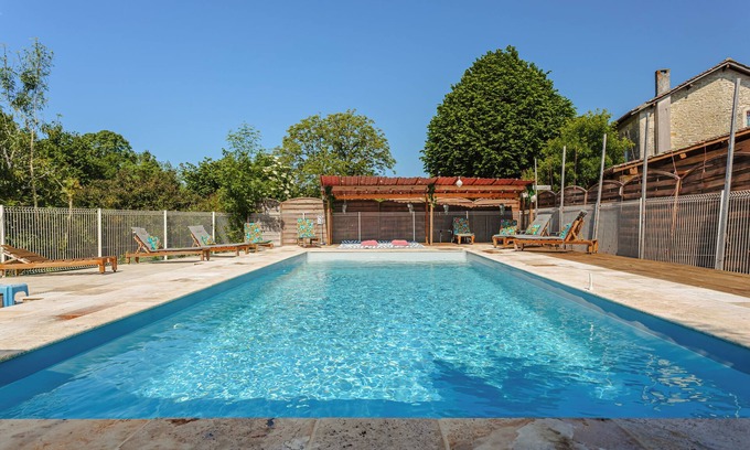 Genouille Bed & Breakfast | Guest Room 'Saphir' with Lake View, Wi-Fi and Air Conditioning